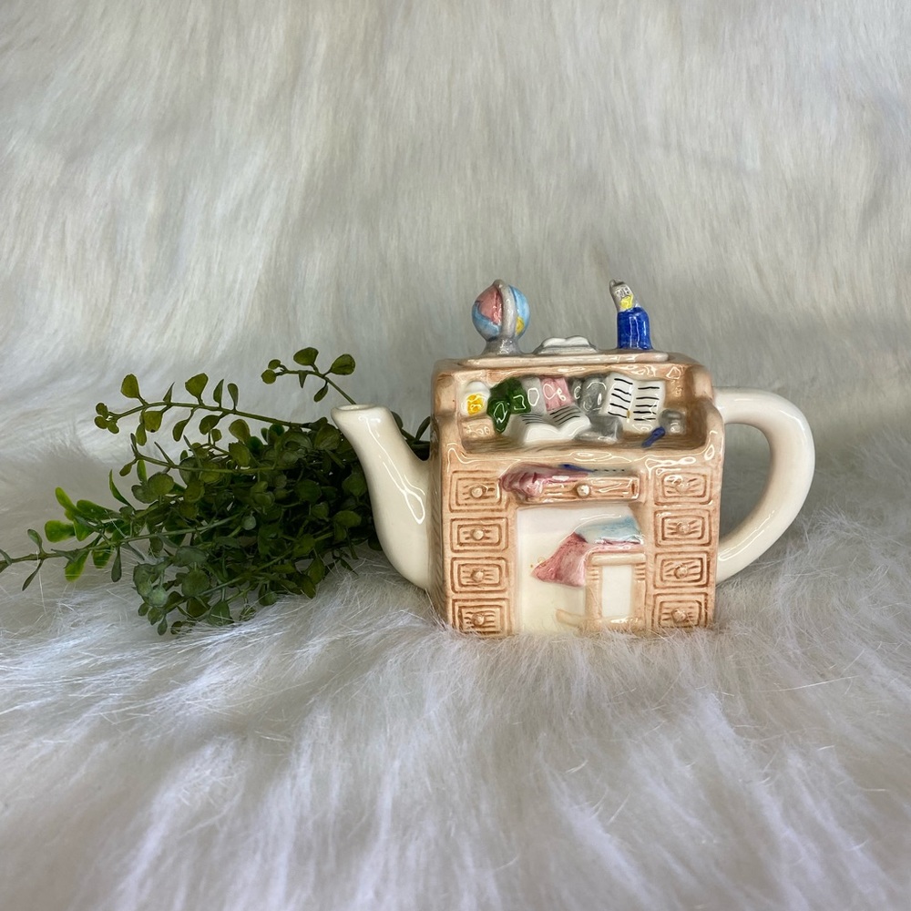 Small desk Teapot Knick knack
